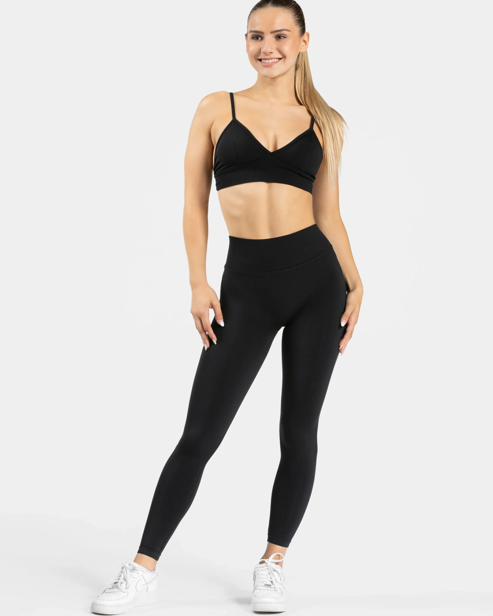 Discount Legging dos en V Covert scrunch Essence « Noir » Femme Leggings