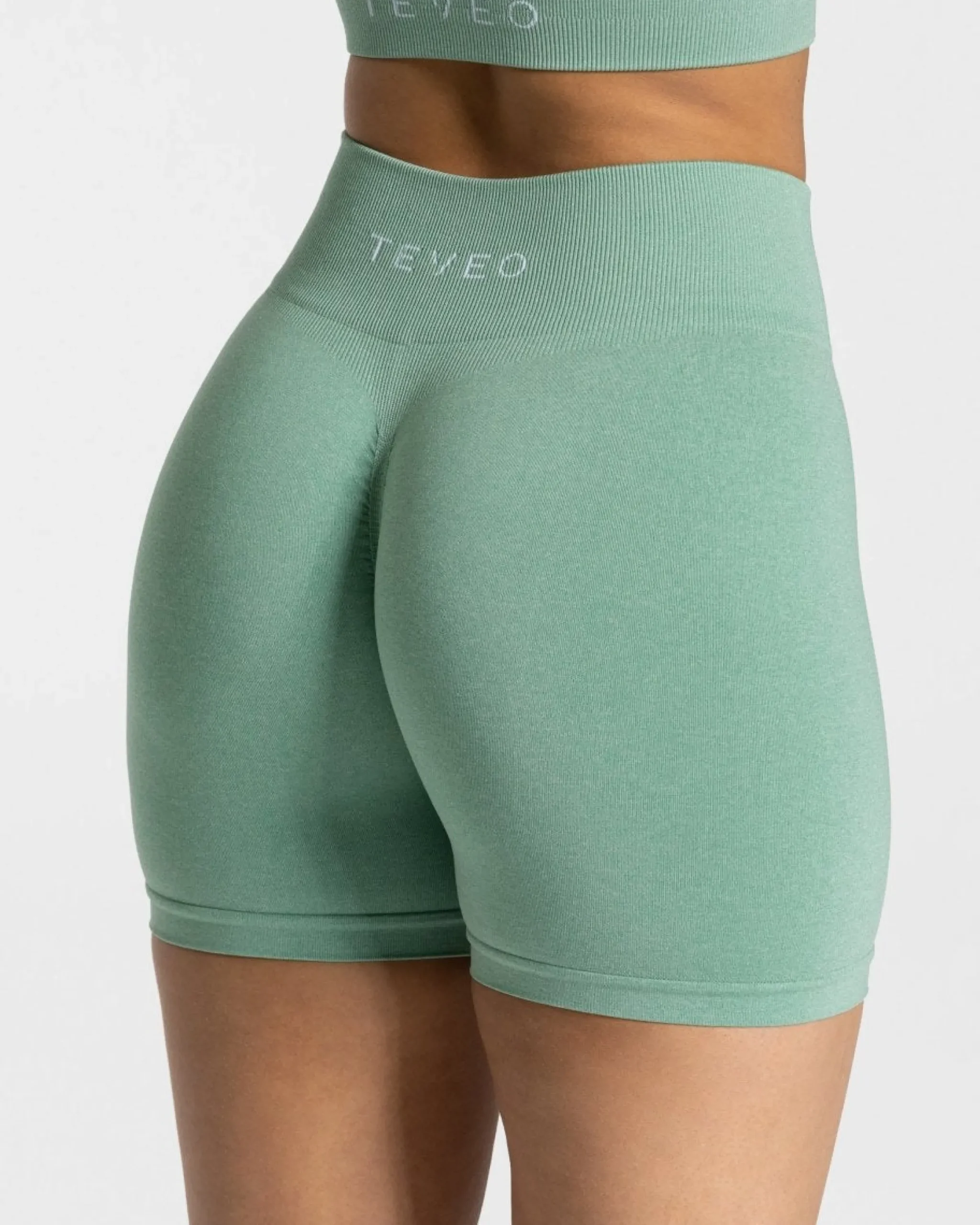 Online Short Timeless Scrunch « vert sauge » Femme Shorts
